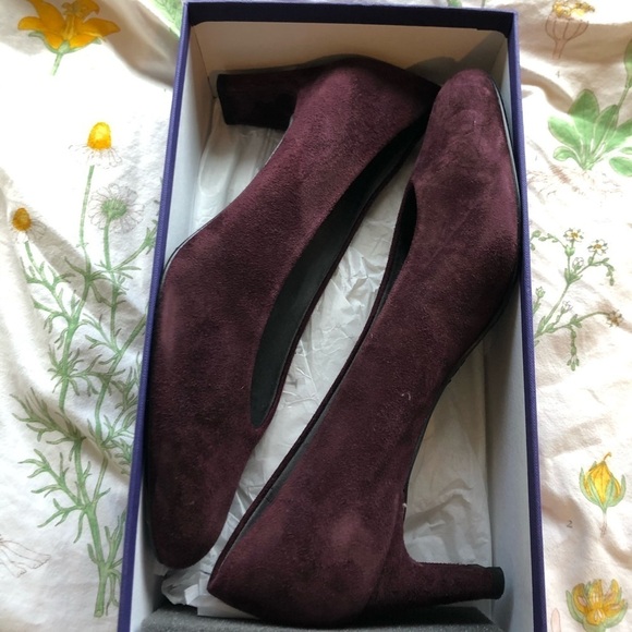Stuart Weitzman Bordeaux Suede Chic Pump - Picture 8 of 8